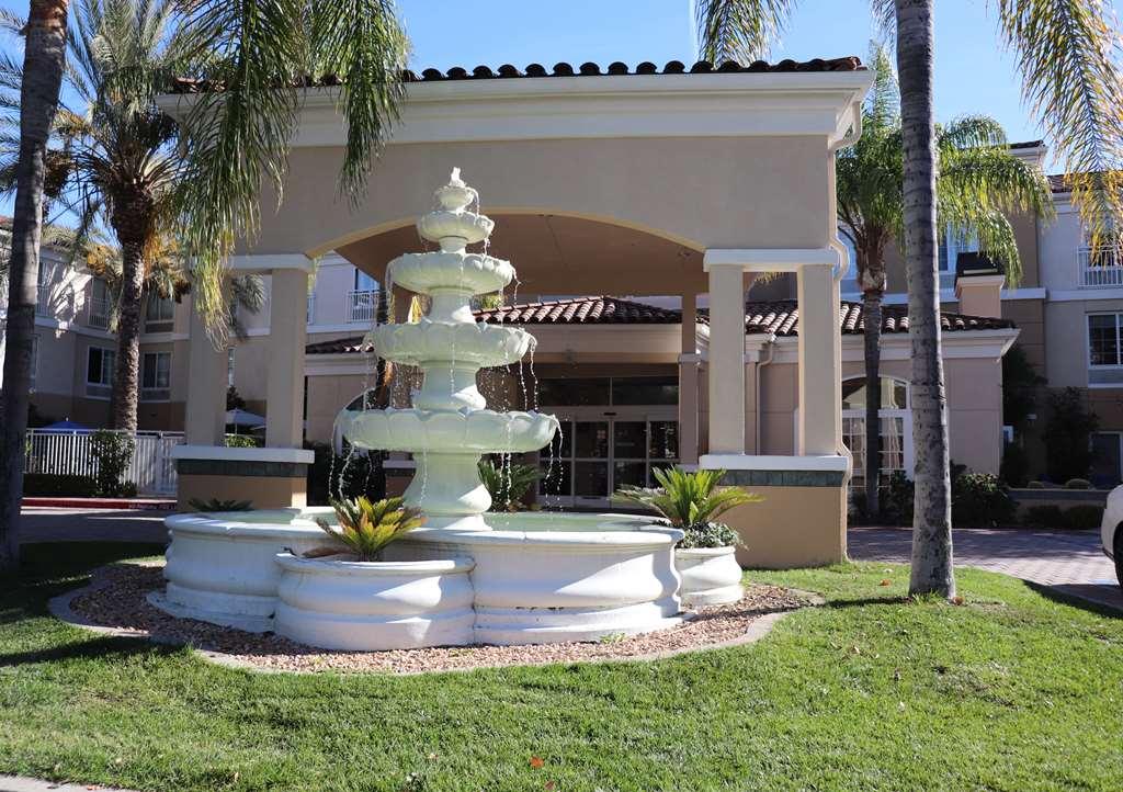 Hilton Garden Inn Calabasas Exterior photo
