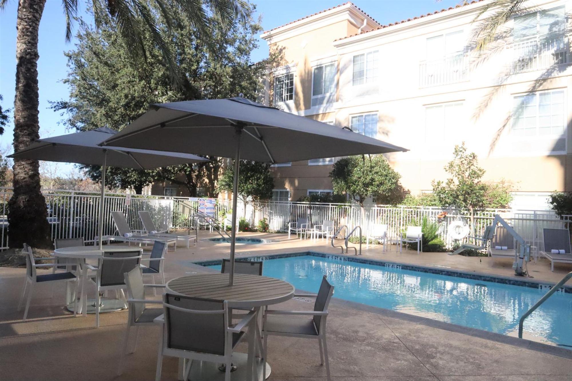 Hilton Garden Inn Calabasas Exterior photo