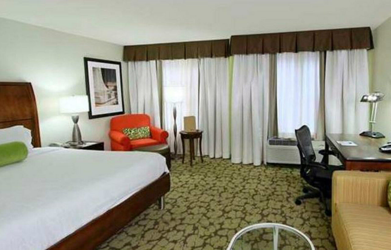 Hilton Garden Inn Calabasas Exterior photo